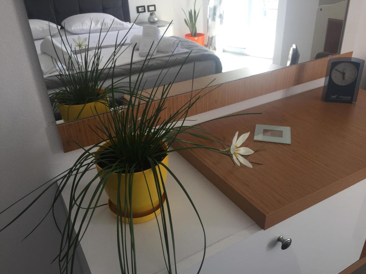 Guest'S Apartament Pogradec Exterior photo