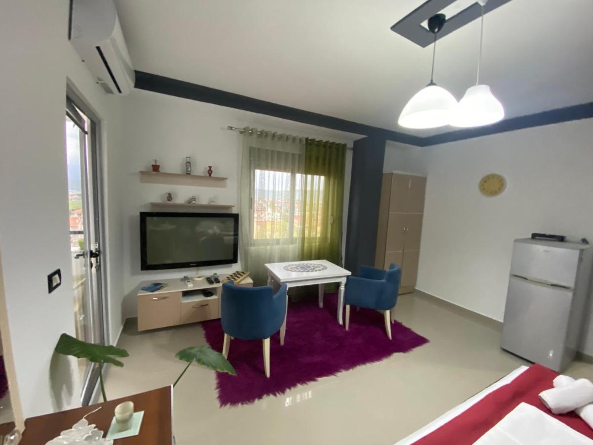 Guest'S Apartament Pogradec Exterior photo