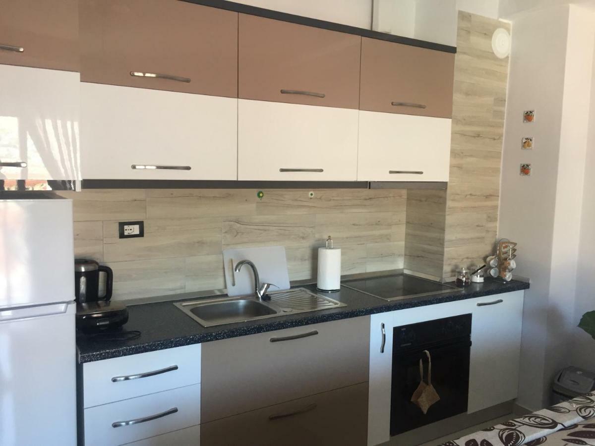 Guest'S Apartament Pogradec Exterior photo